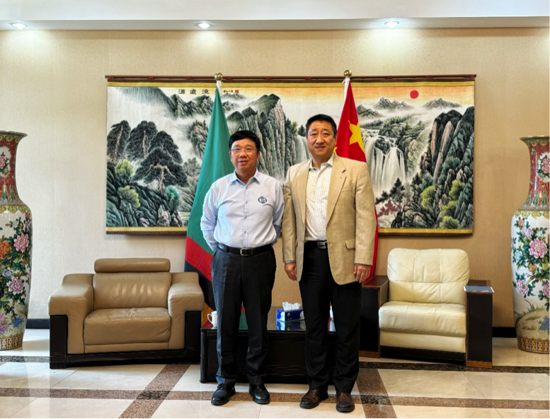 18������Դ���³���ƽ���ݻ��й�פ�ޱ��Ǵ�ʹ����